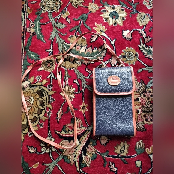 Rare Dooney & Bourke Black and Tan Leather Phone Crossbody